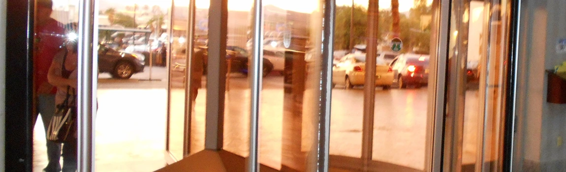 Storefront Glass Repair Cost in Holiday, FL